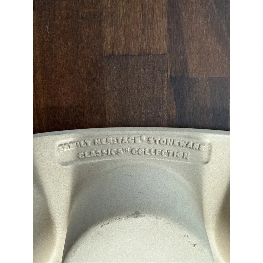 Pampered Chef 1465 Stoneware Cupcake Mold